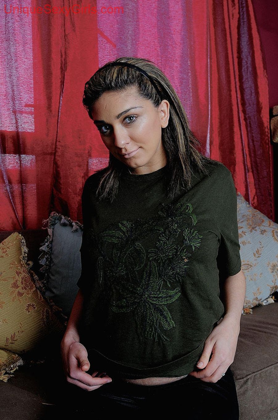 Pregnant Arab Girls - GalerÃ­a: Pregnant Arab with Large Aureoles Posing